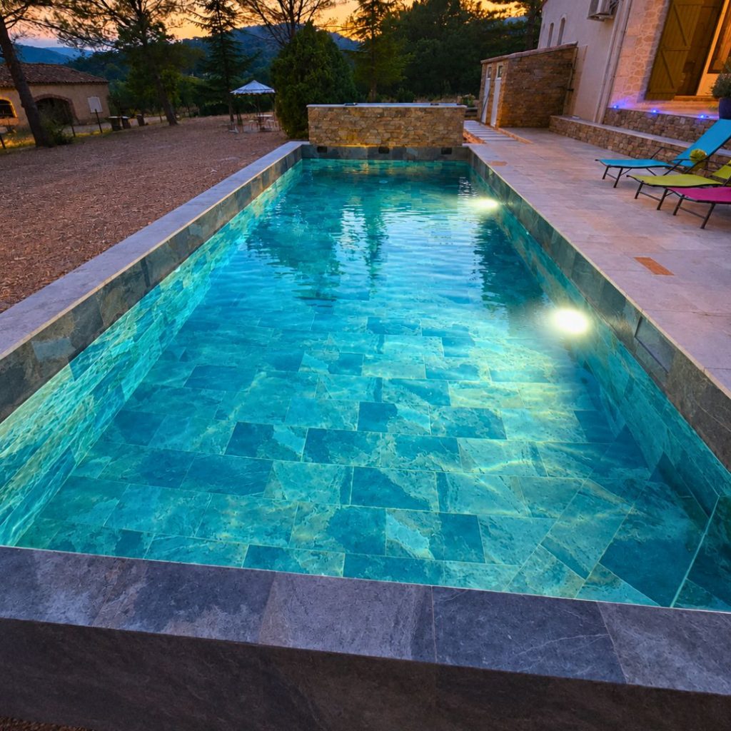 construction piscine balinaise dans le Var Six-fours les plages