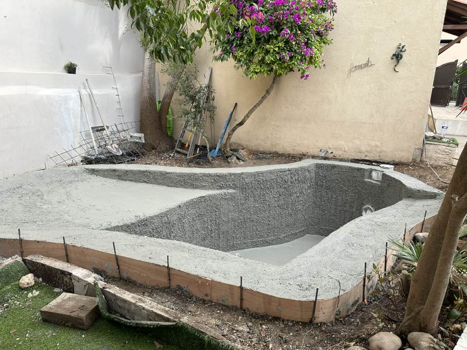 construction petite piscine exotique var JPBG 