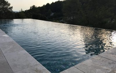 Les avantages d’une piscine creusée monobloc en béton armé
