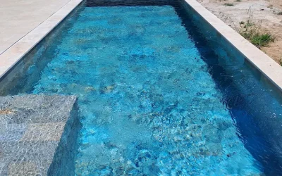 Construction de piscine creusée avec carrelage dans le Var