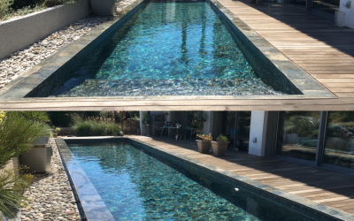 Rénovation d’une piscine moderne avec carrelage Balinais