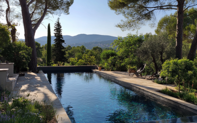 Rénovation de piscine avec petite plage immergée près du Castellet