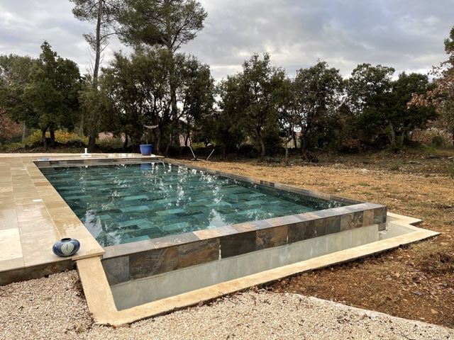 Réparation de fuite d'une piscine balinaise dans le Var