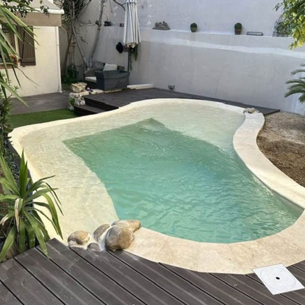 JPBG Les piscines du Var réalise la construction de mini piscines béton Balinaises à Ramatuelle. 