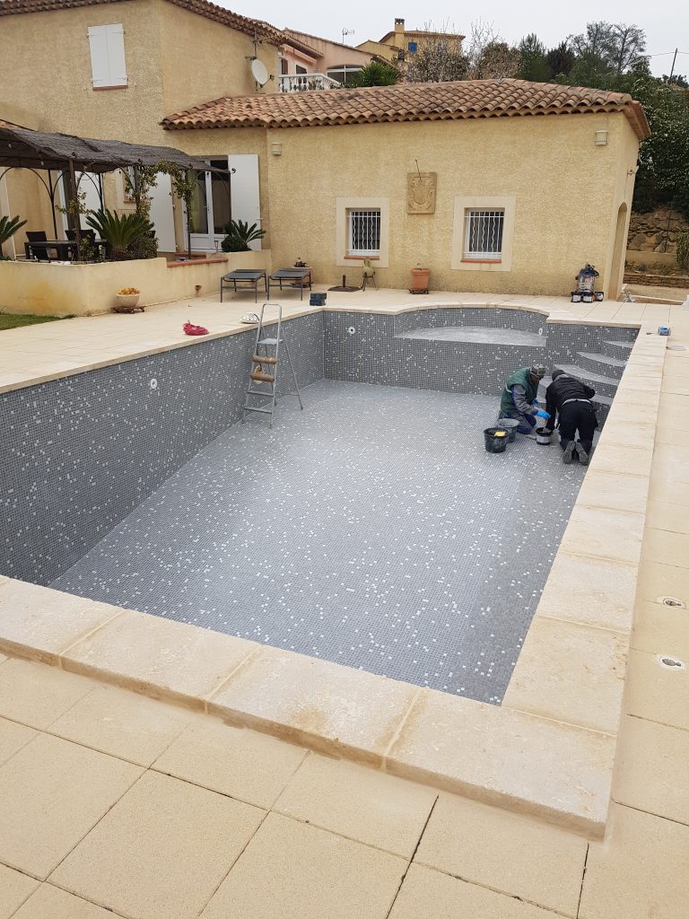 entretenir sa piscine rénovée Les piscines du Var