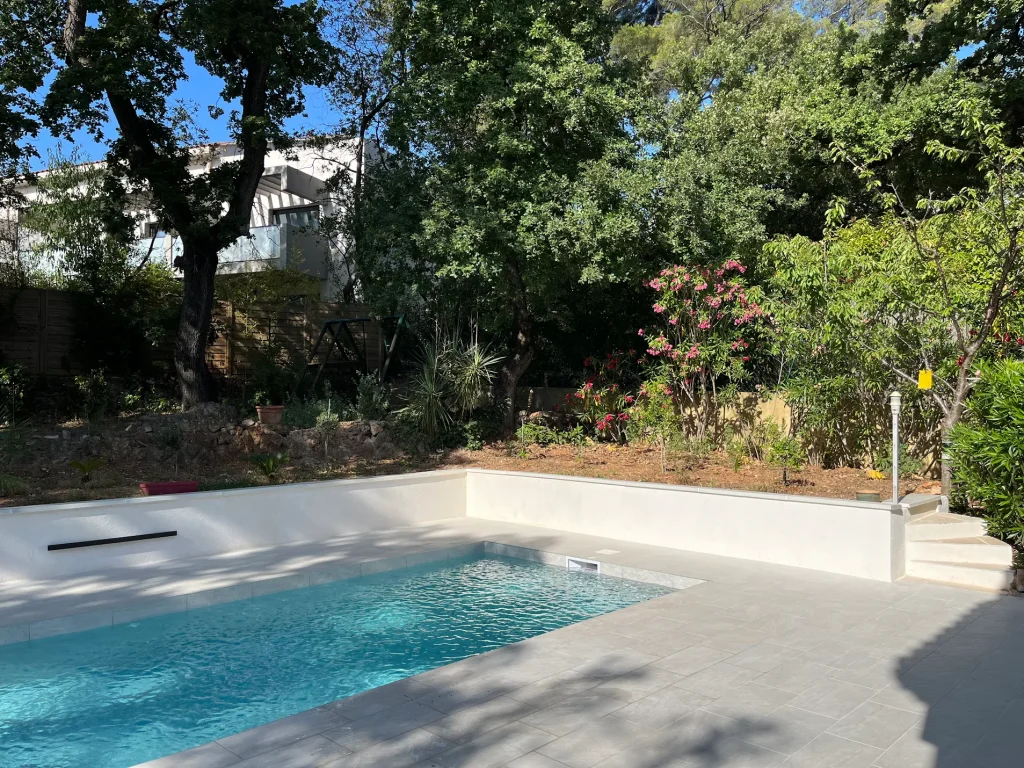 rénovation de piscine creusée dans le Var