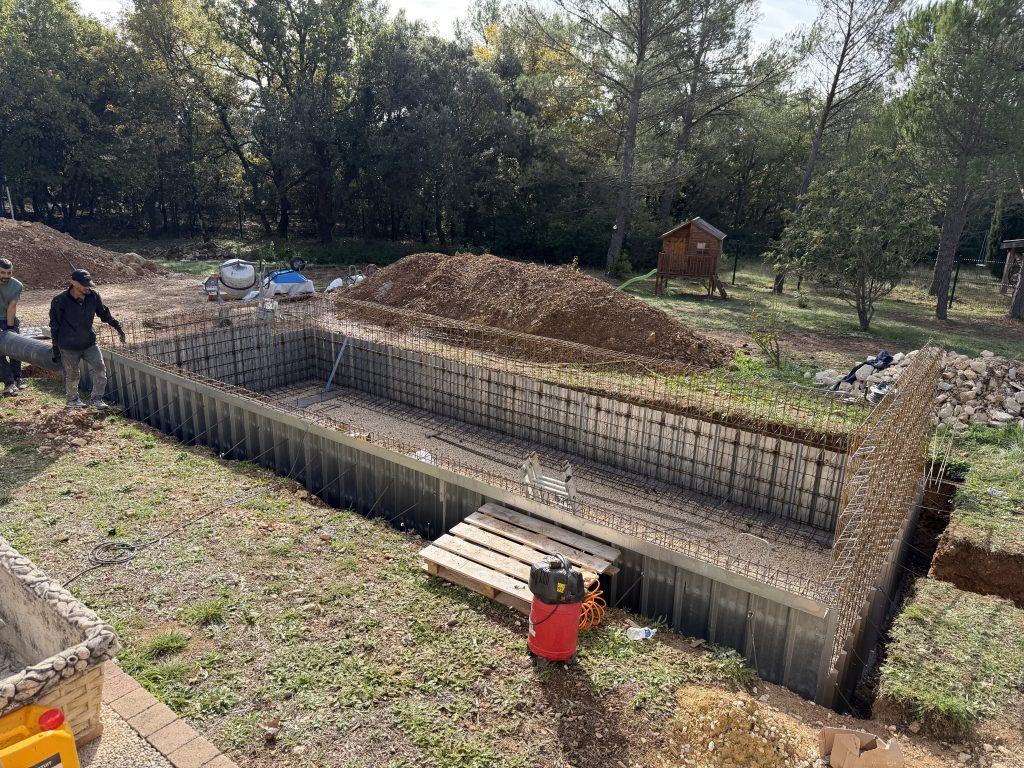 construction de piscine Roquebrussanne JPBG