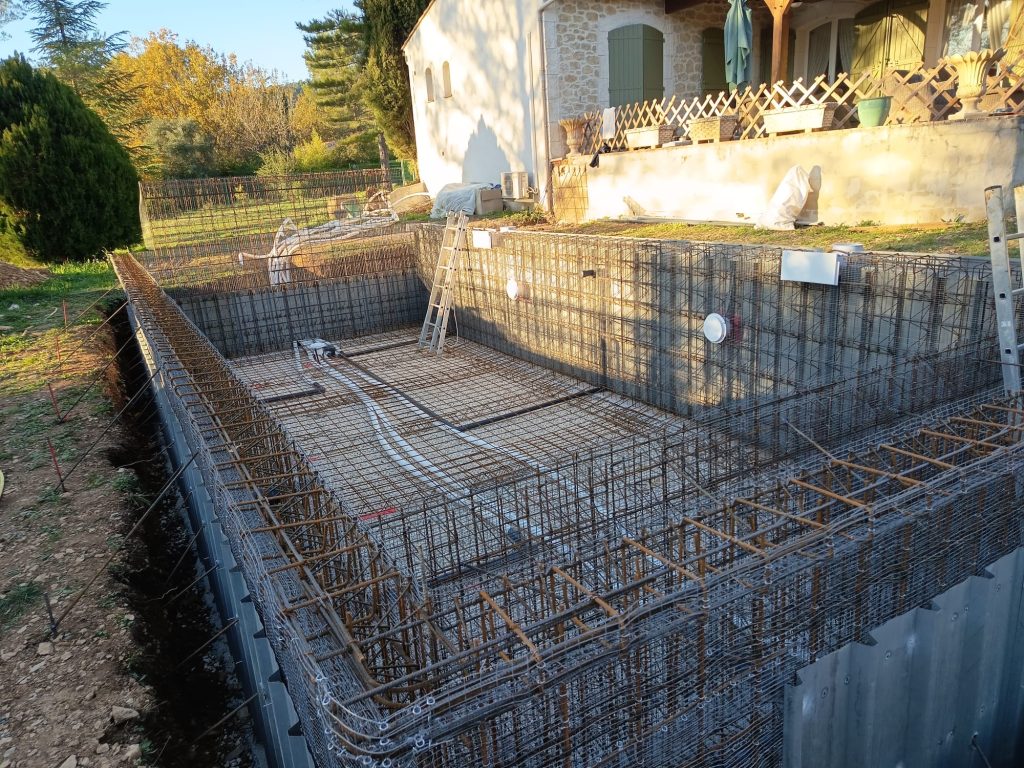Piscine prête à recevoir le béton monobloc Var