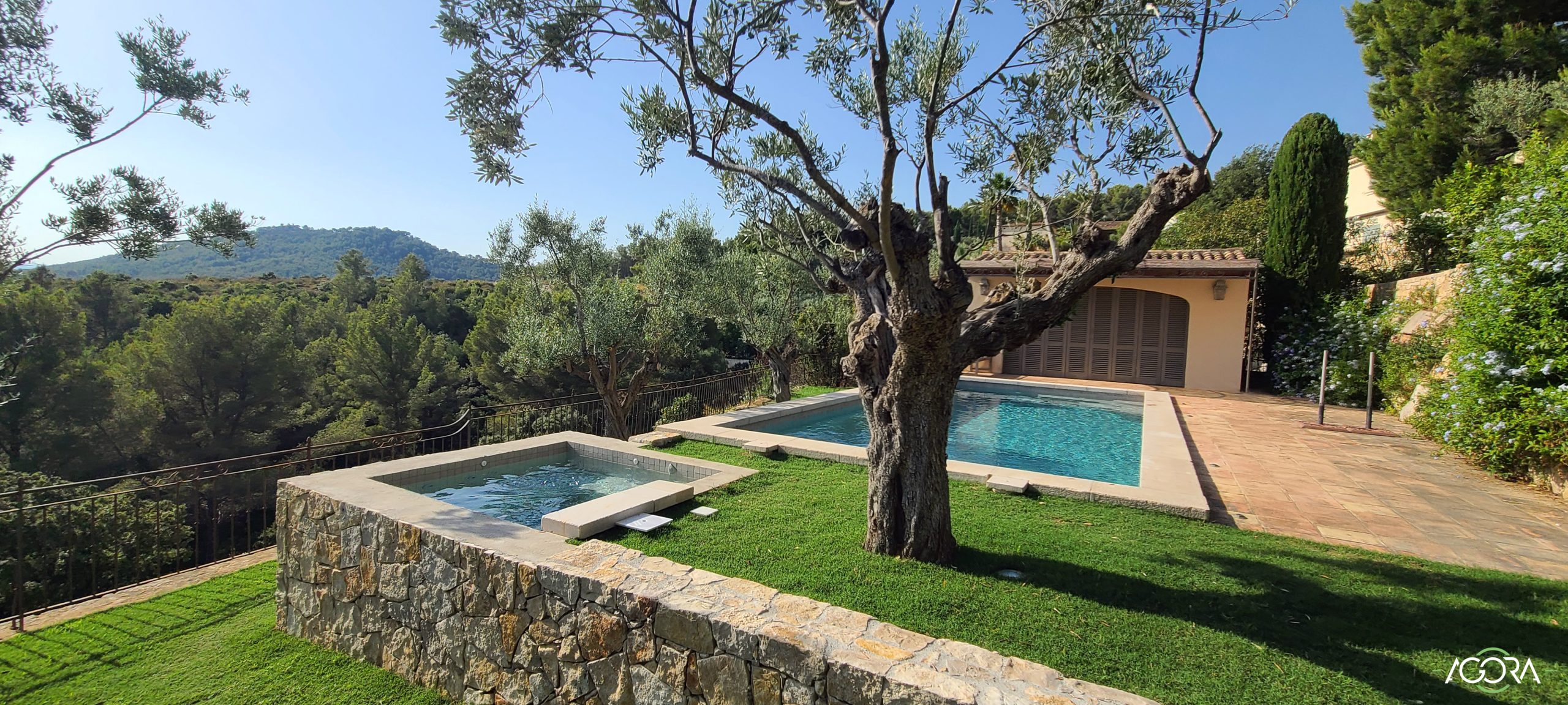 Construction d’un extérieur avec piscine et espace SPA près de La Cadière d’Azur Construction d'un extérieur avec piscine et espace SPA près de La Cadière d'Azur