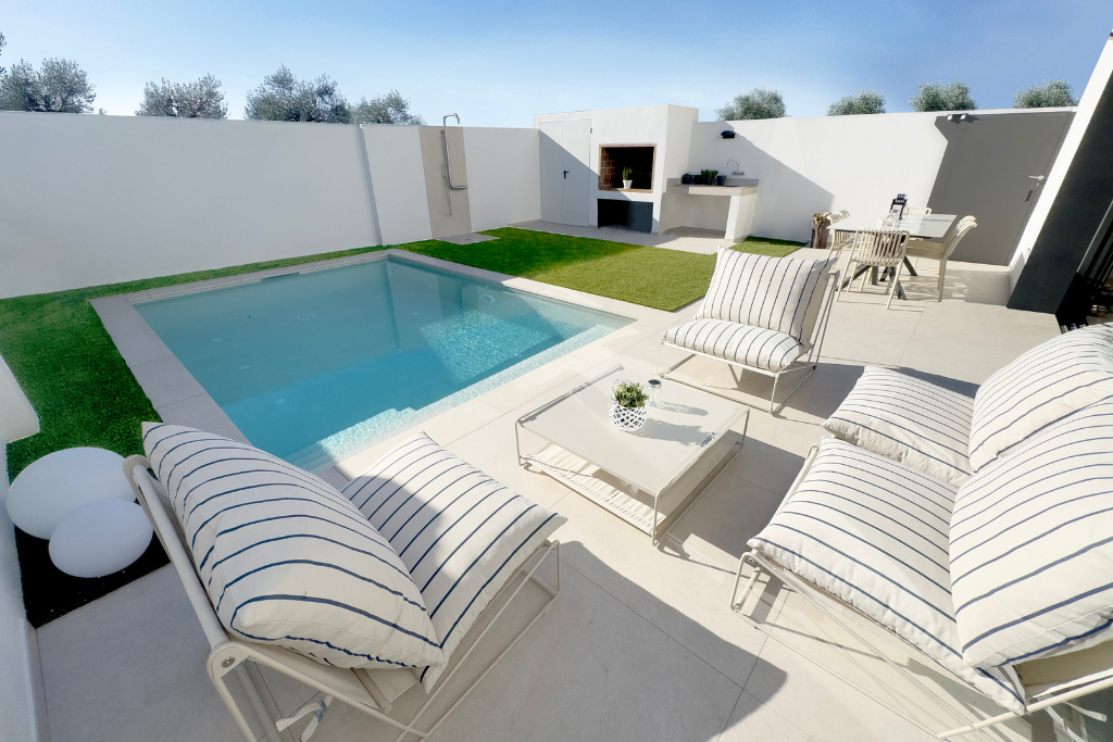 Construction de petite piscine creusée dans le VAR