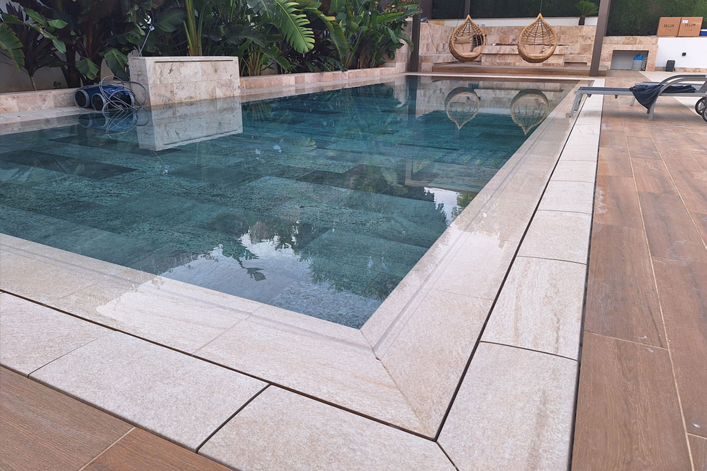 Faire rénover sa piscine creusée à Ramatuelle : notre expertise au service de votre bassin