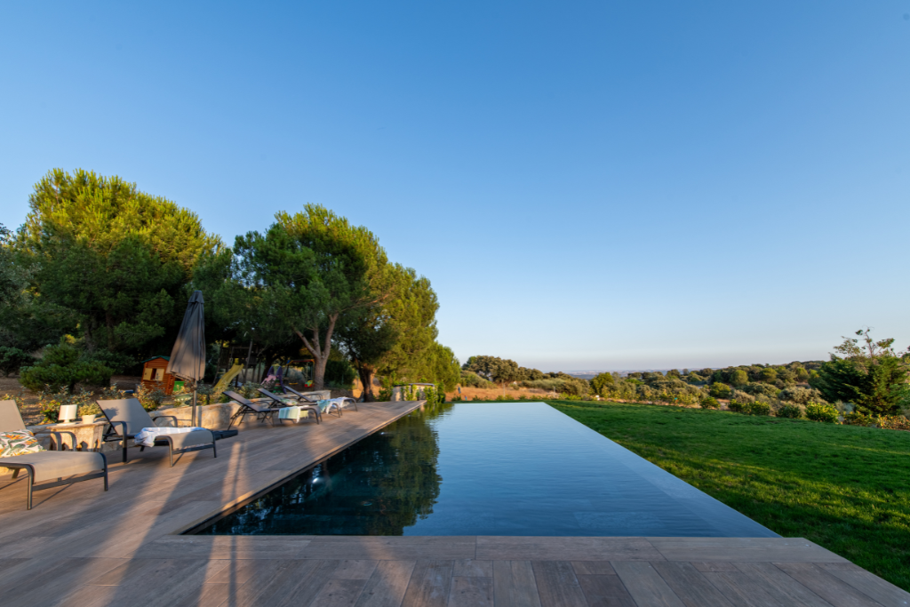 JPBG Les piscines du Var construction de piscine à débordement 