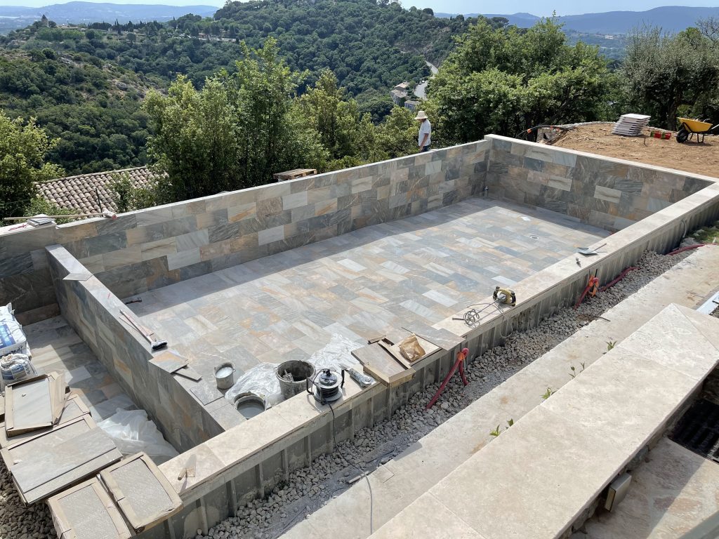 faire rénover sa piscine à Grimaud