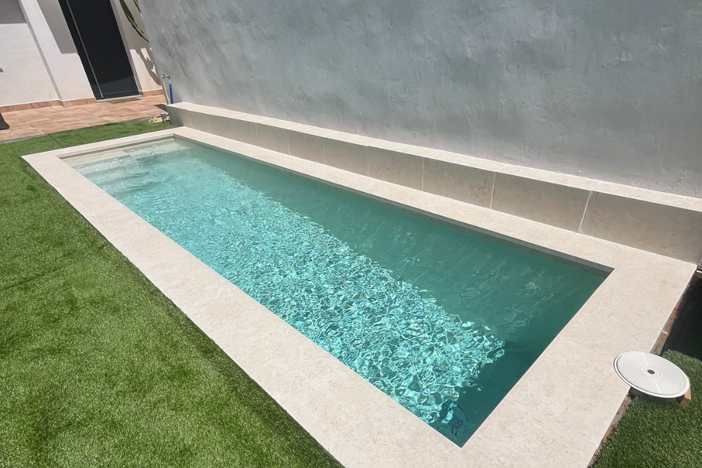 Réalisation de piscine XS moins de 10 m² près de La Crau : notre expertise béton signée JPBG