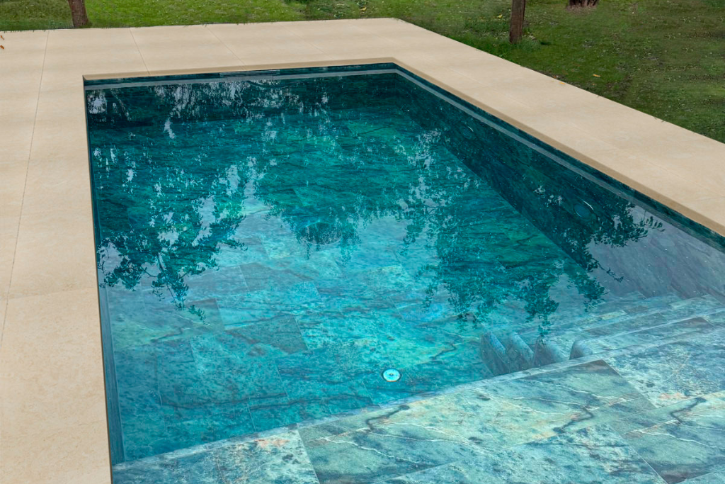 Construction piscine XS La Garde : une approche technique adaptée aux contraintes locales Construction piscine XS La Garde : une approche technique adaptée aux contraintes locales