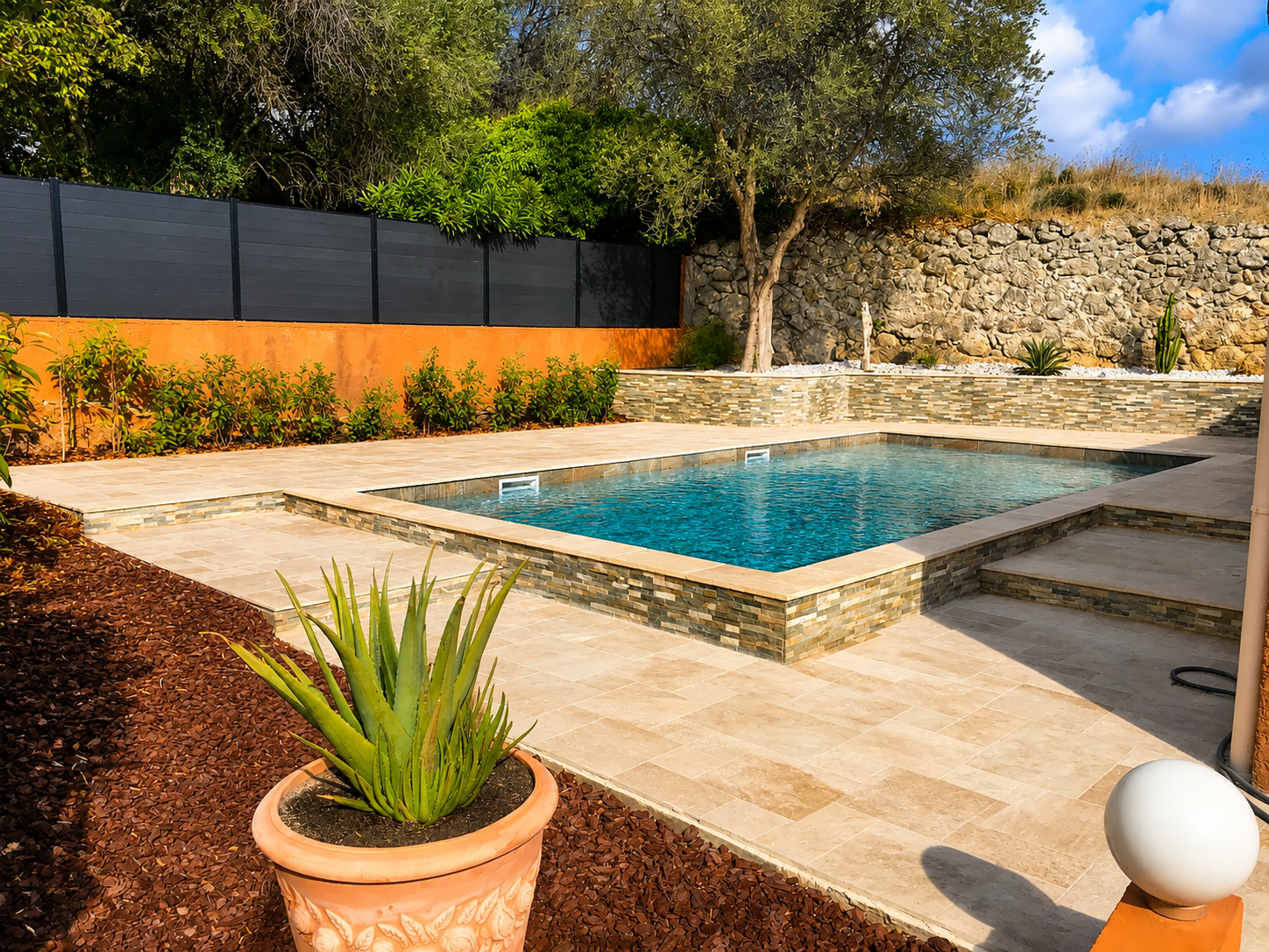 Réfection de piscine creusée sur mesure dans le Var Réfection de piscine creusée sur mesure dans le Var