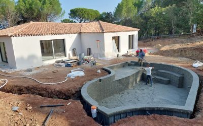 La piscine de forme libre dans le Var