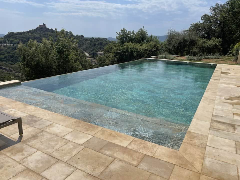 Construction de piscine à débordement à Grimaud Var