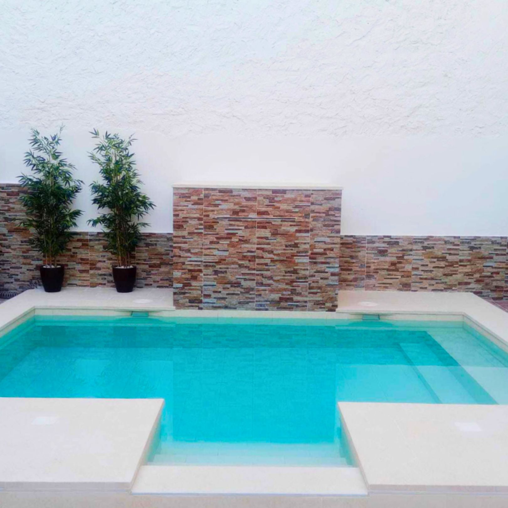 Construire une piscine en béton monobloc pour l’été prochain ? Découvrez les étapes, les délais et les avantages d’un bassin sur mesure dans le Var Construire une piscine en béton monobloc pour l’été prochain ? Découvrez les étapes, les délais et les avantages d’un bassin sur mesure dans le Var