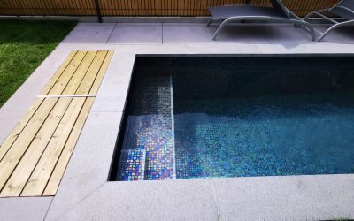 Piscine creusée : carrelage ou mosaïque, quel revêtement choisir ?