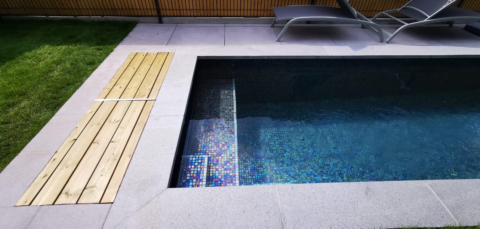 2507A0BA-551A-4451-B0FD-5BC24BCB8E8D piscine 2026 mosaique ou carrelage