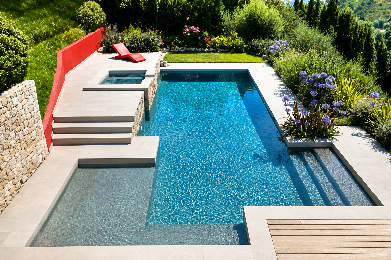 Construction piscine design avec plage immergée à Saint-Tropez : l’élégance au service du confort Construction piscine design avec plage immergée à Saint-Tropez : l'élégance au service du confort