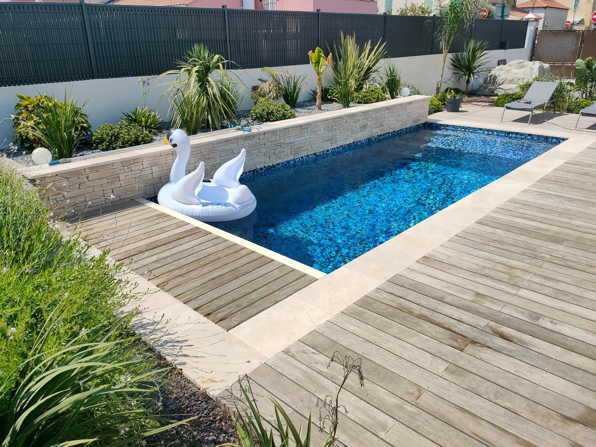 Rénovation de piscine creusée à La Garde : moderniser son bassin et son extérieur Rénovation de piscine creusée à La Garde : moderniser son bassin et son extérieur