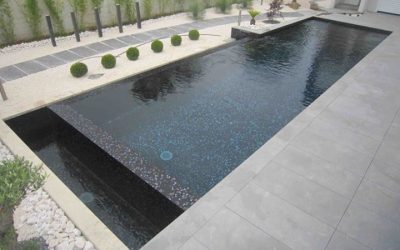 Rénovation de carrelage piscine creusée dans le Var