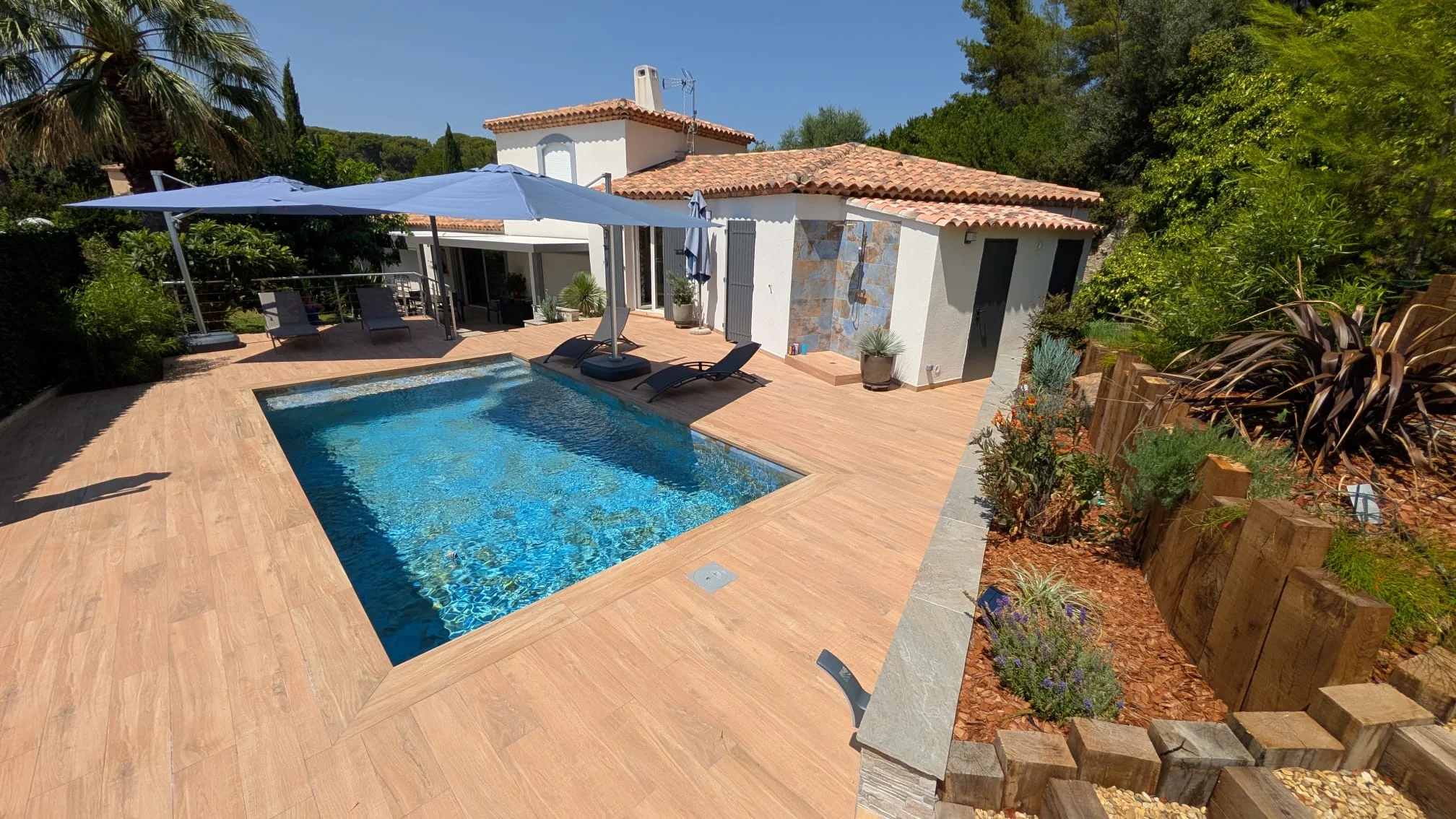 Réalisation piscine creusée avec terrasse Var Réalisation piscine creusée avec terrasse Var