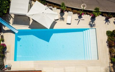 Quelle est la durée de vie d’une piscine en béton par rapport à une piscine en coque ?
