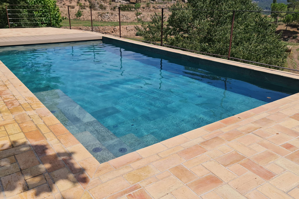 Faire rénover sa piscine creusée au Lavandou Var