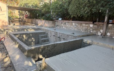 Construction en cours d’une piscine creusée en béton monobloc à Toulon