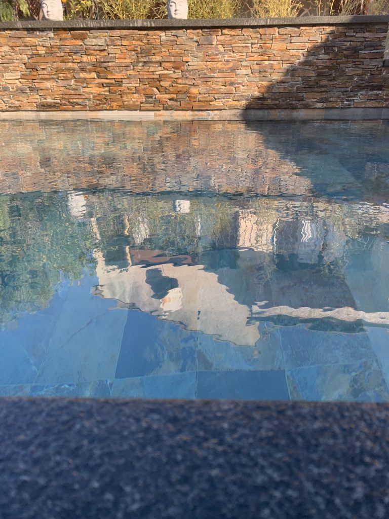 Aménagement paysager autour d'une piscine creusée VAR